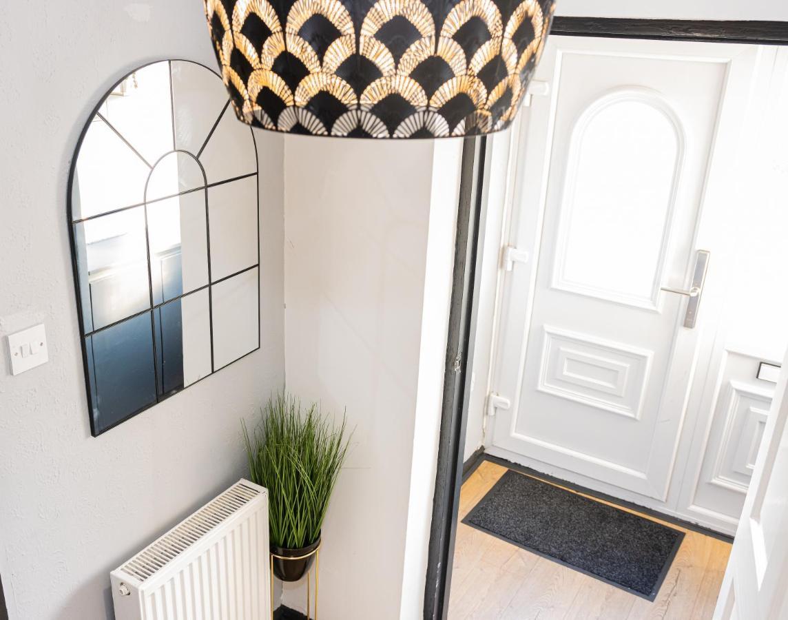 Td Stourb Dudley - Luxurious 3 Bedroom House - Sleeps 7 - Dy1 - Long And Short Stay Brierley Hill Luaran gambar