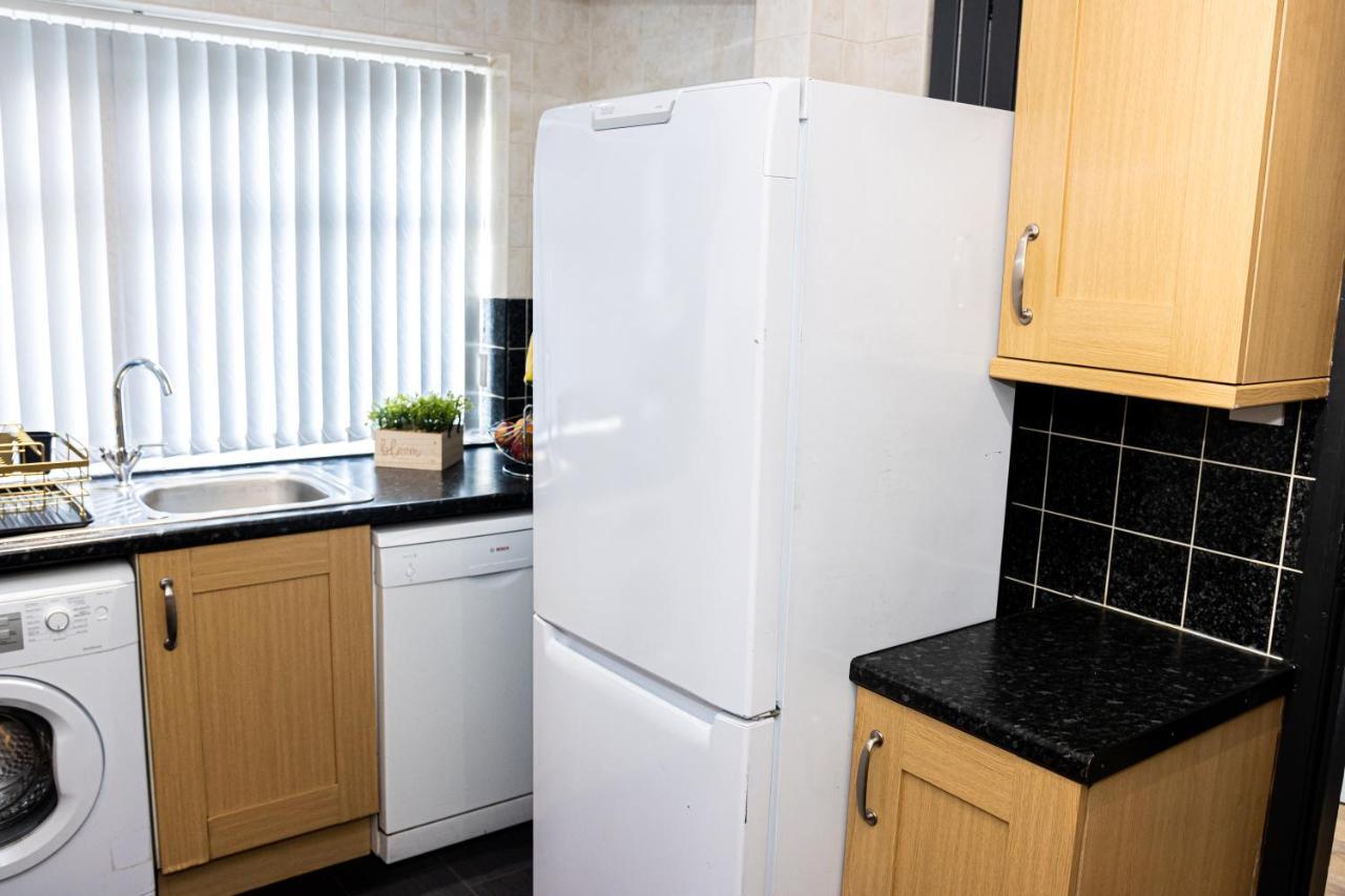 Td Stourb Dudley - Luxurious 3 Bedroom House - Sleeps 7 - Dy1 - Long And Short Stay Brierley Hill Luaran gambar