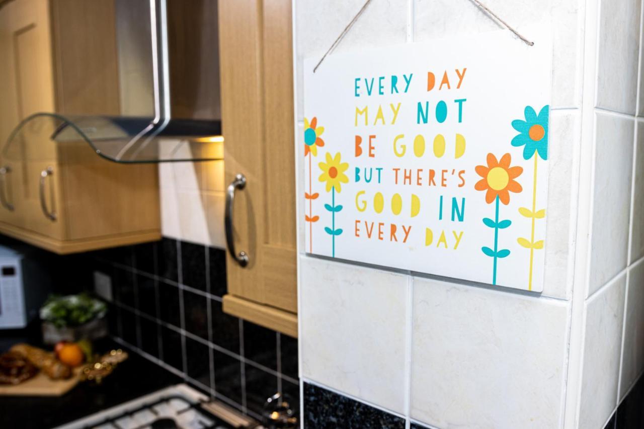 Td Stourb Dudley - Luxurious 3 Bedroom House - Sleeps 7 - Dy1 - Long And Short Stay Brierley Hill Luaran gambar
