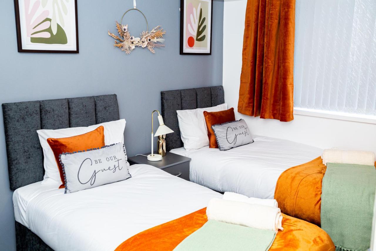 Td Stourb Dudley - Luxurious 3 Bedroom House - Sleeps 7 - Dy1 - Long And Short Stay Brierley Hill Luaran gambar