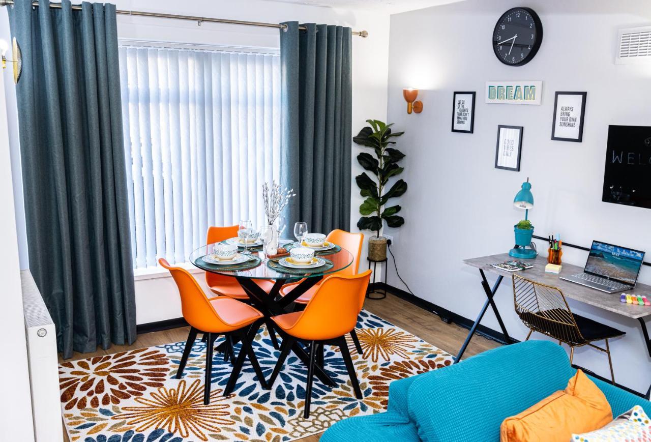 Td Stourb Dudley - Luxurious 3 Bedroom House - Sleeps 7 - Dy1 - Long And Short Stay Brierley Hill Luaran gambar