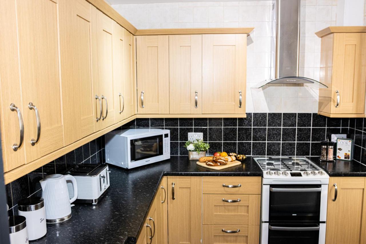 Td Stourb Dudley - Luxurious 3 Bedroom House - Sleeps 7 - Dy1 - Long And Short Stay Brierley Hill Luaran gambar